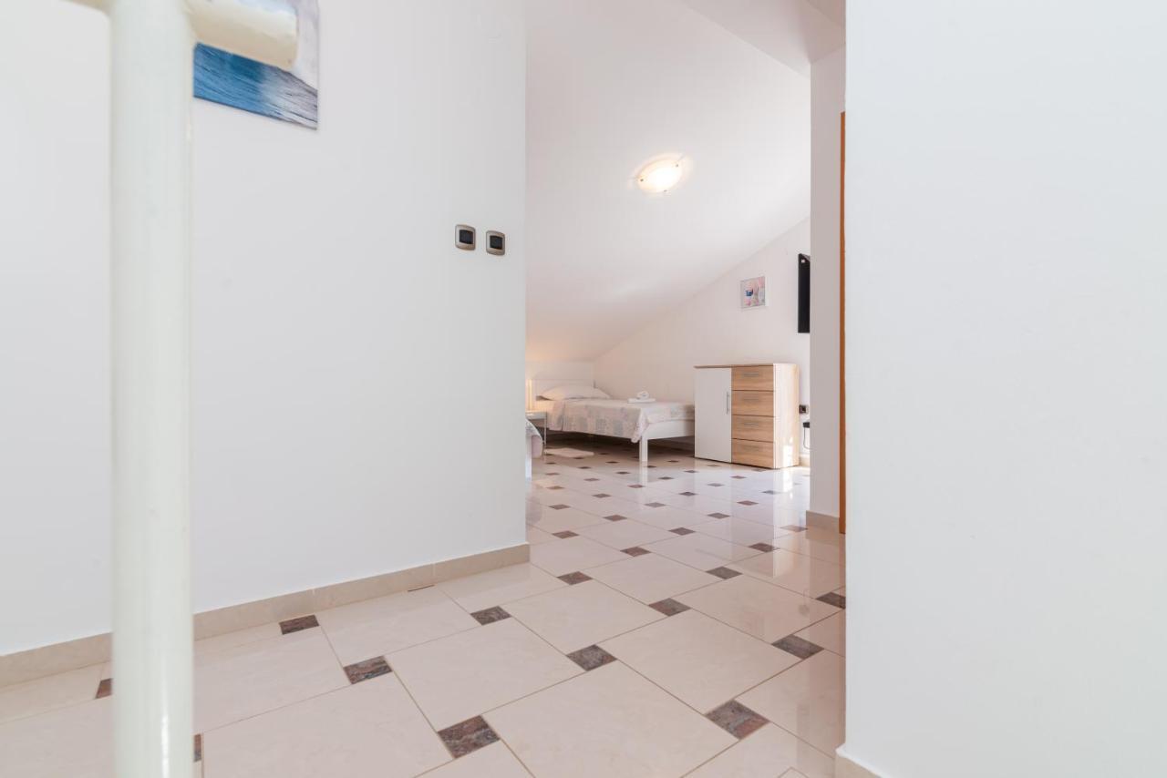 Beautiful Apartment Lovorka 6 , Baska, Krk Luaran gambar