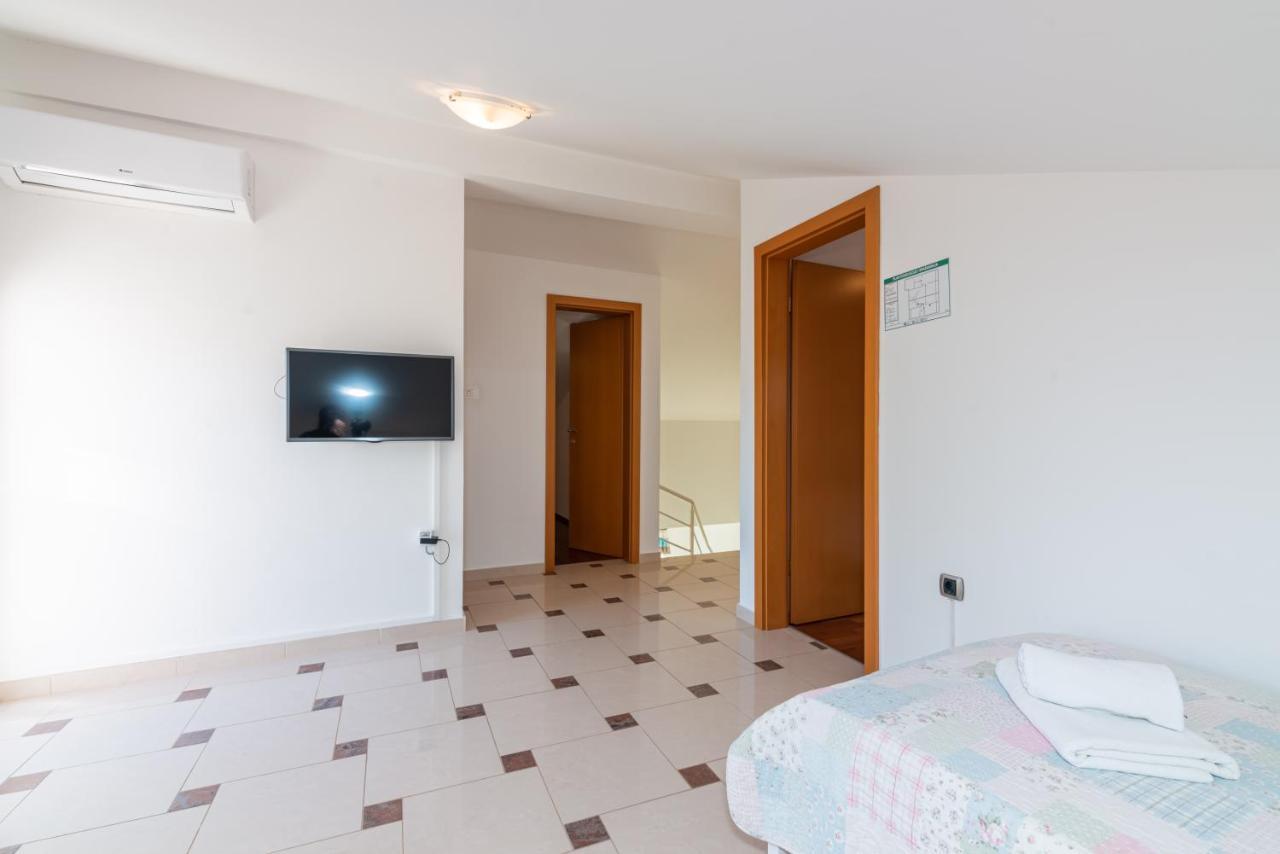 Beautiful Apartment Lovorka 6 , Baska, Krk Luaran gambar